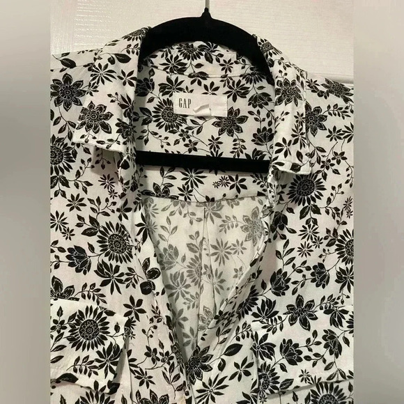 Gap Soft Boyfriend Fit Back White Floral Collared Button Down Pockets Size S - Picture 3 of 12